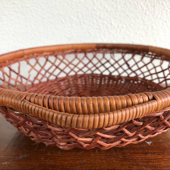 round wicker basket with small handles - Picture 5 of 10